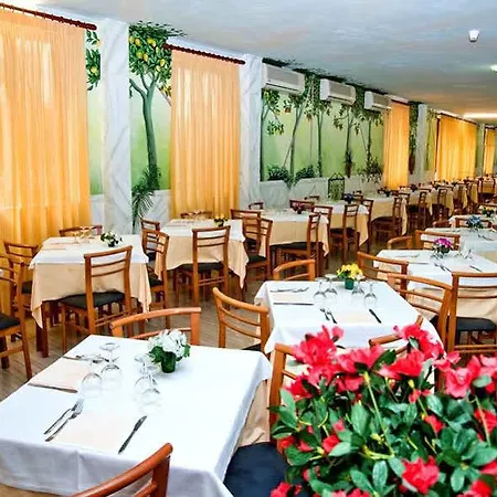 Isabella Hotel 4*