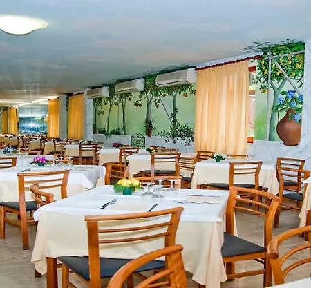 Isabella מלון 4*