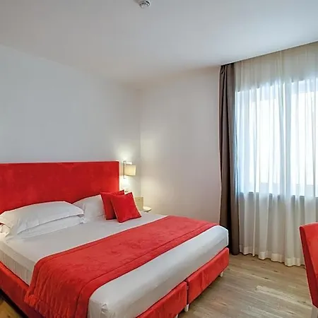 Isabella 4*