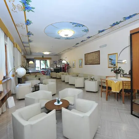 Isabella מלון 4*