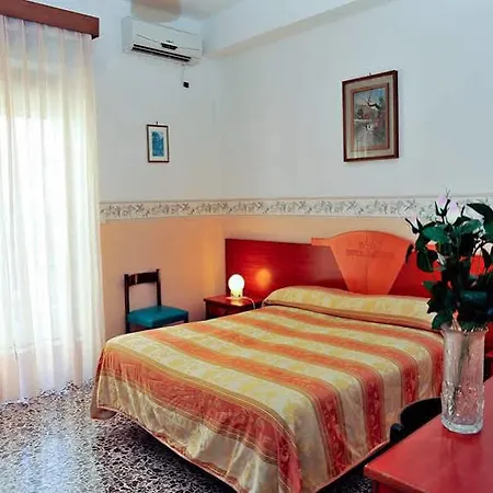 Isabella מלון 4*