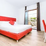 Isabella Hotel 4*