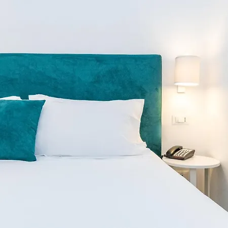 Isabella Hotel 4*